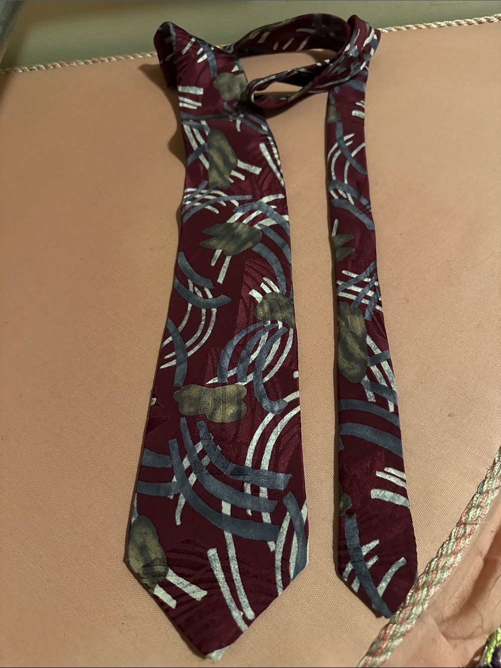 Men's Burgundy Patterned Silk Tie - Classic Formal Accessory